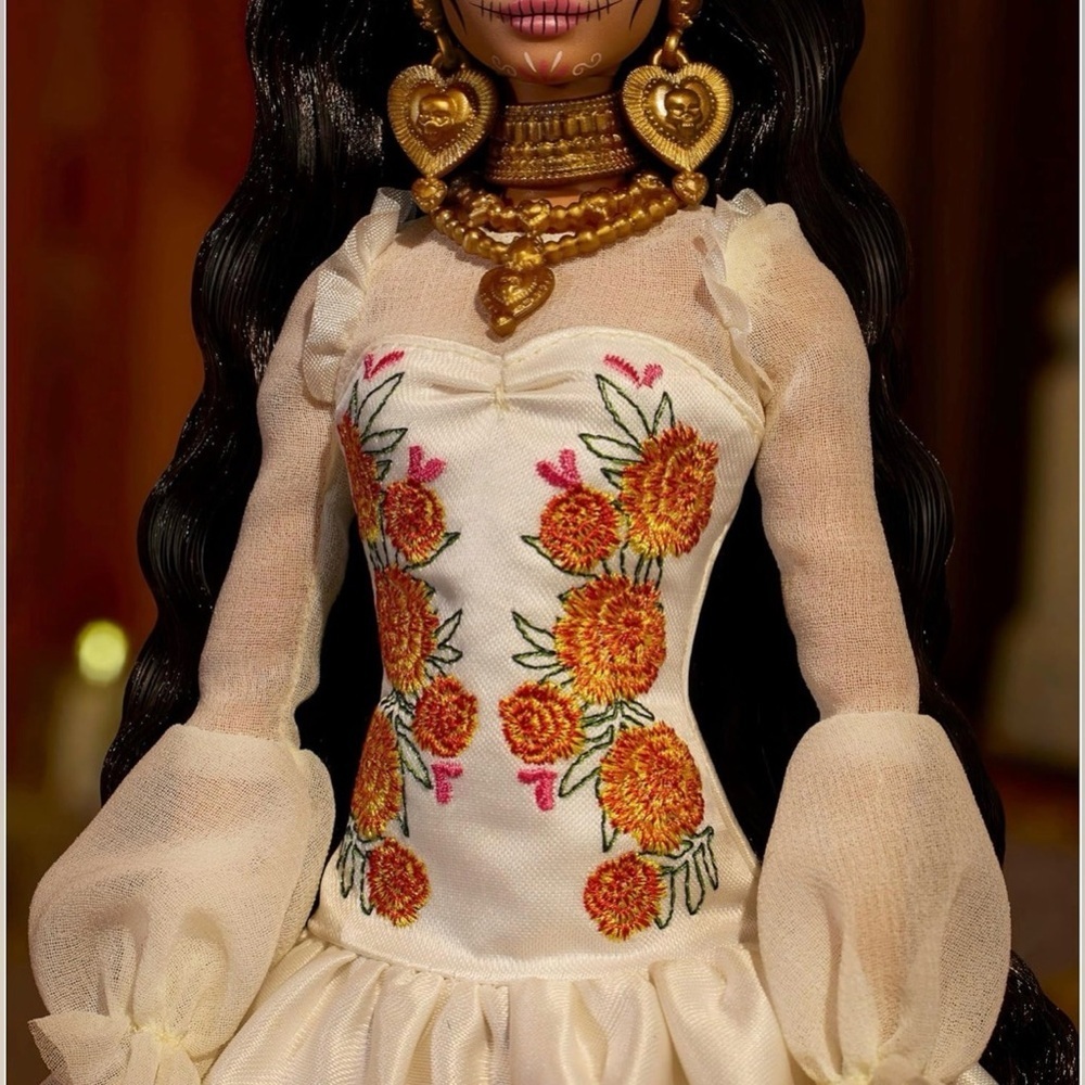 Mattel Barbie Dia de los Muertos - SIGNATURE BARBIE - 2025 New In Shipper Box - Picture 5 of 8